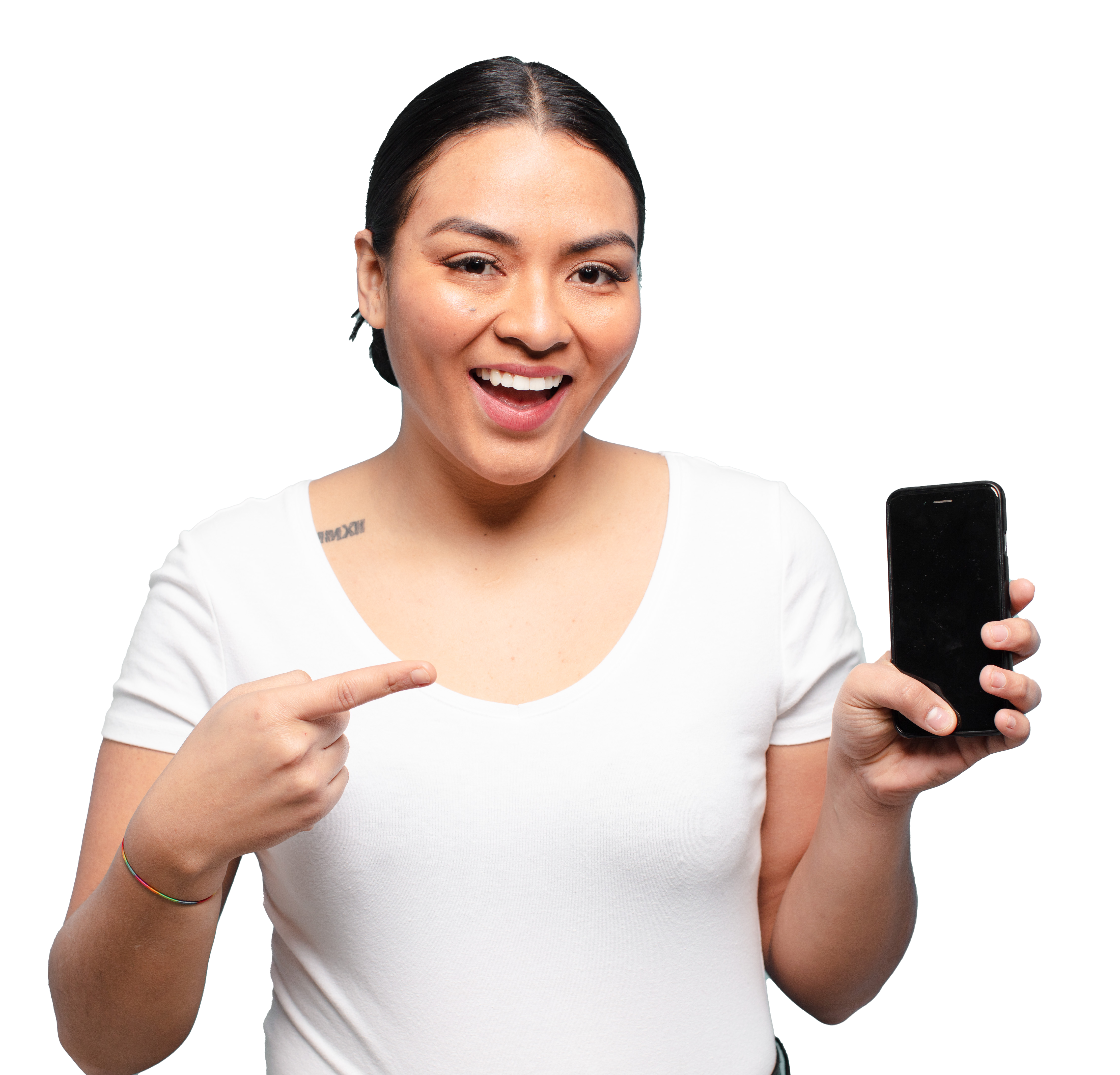 Mujer con su celular en la mano