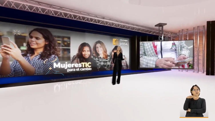 Mujer hablando y un interprete de señas